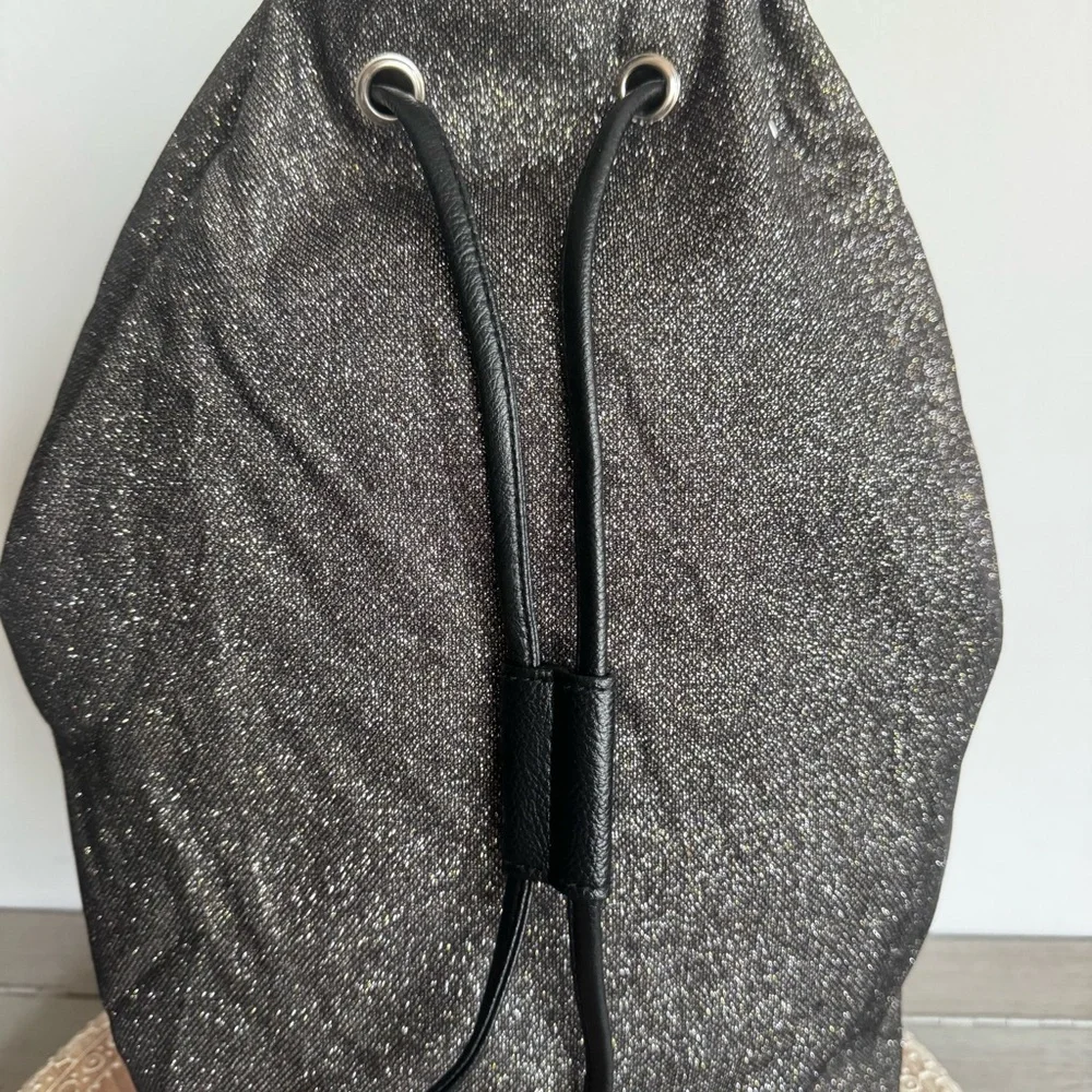 Victoria's Secret Bucket Drawstring Backpack Black Glitter‎ Angel Wings Charm - Picture 6 of 8